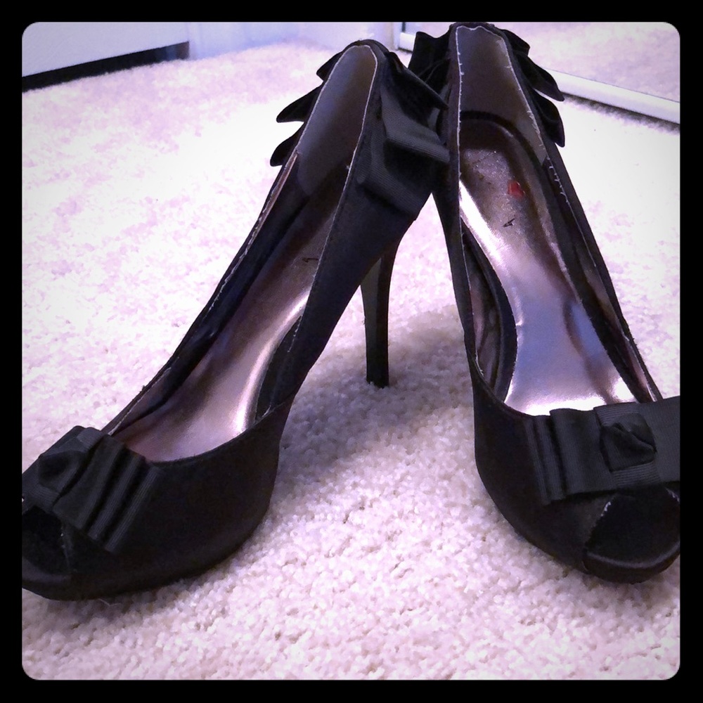 Black Frill & Bow Stiletto